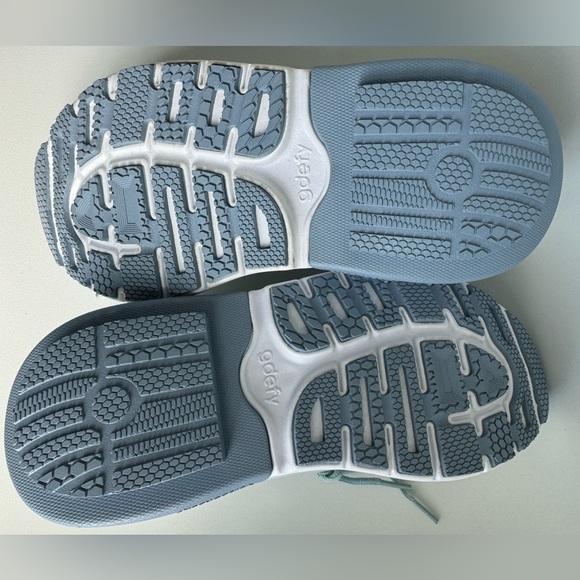 GDefy Mateem Sneakers women’s size 8.5 - Picture 6 of 8